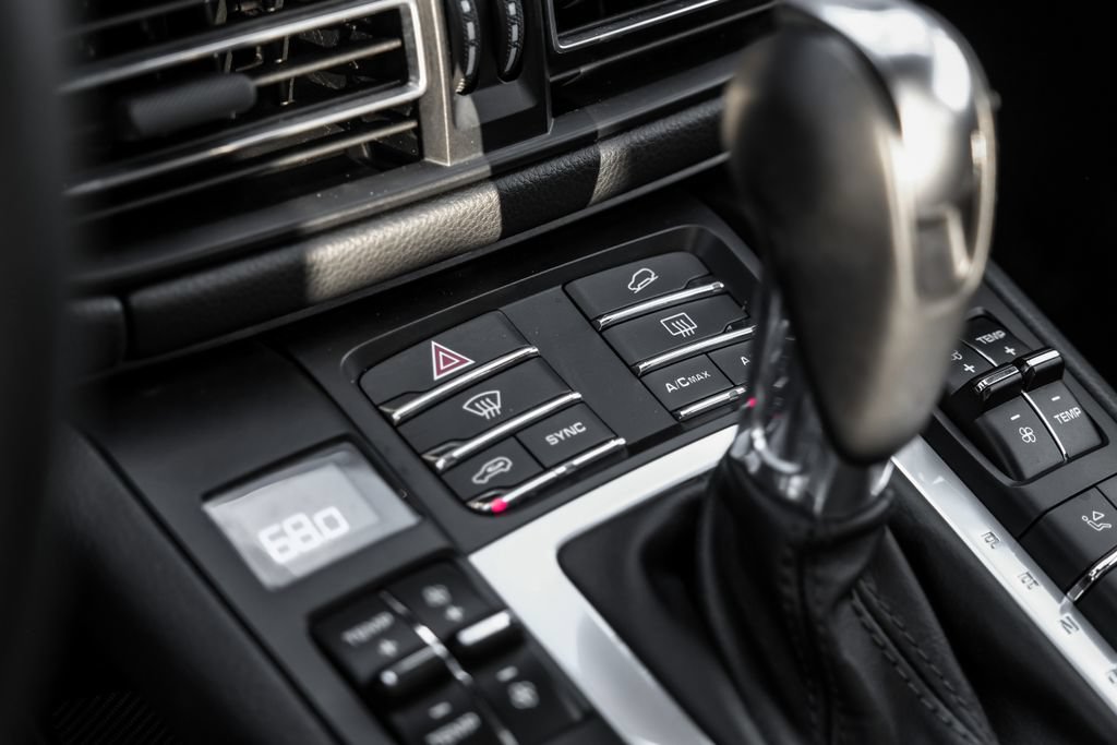 Used 2020 Porsche Macan AWD/4WD image 27