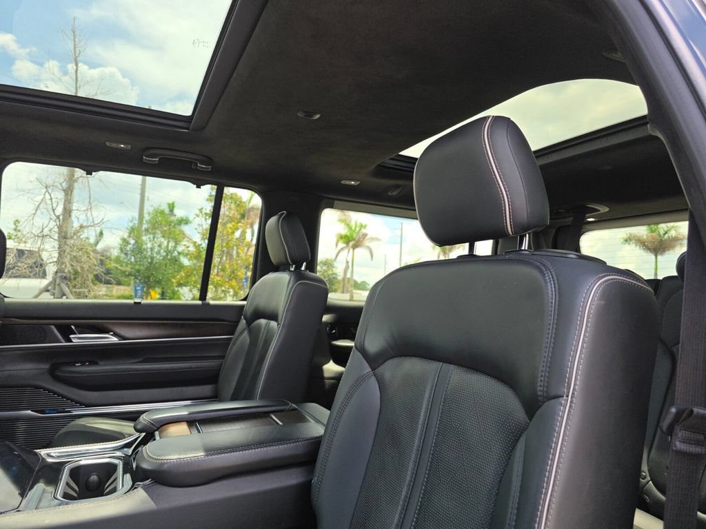 Used 2022 Jeep Grand Wagoneer Series II AWD/4WD image 24