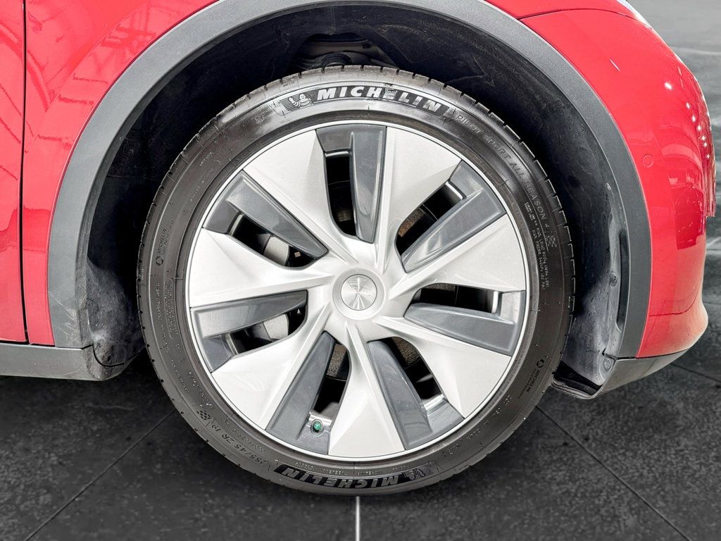 Used 2021 Tesla Model Y Long Range image 34
