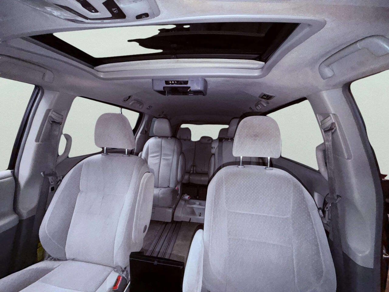Used 2013 Toyota Sienna XLE image 14