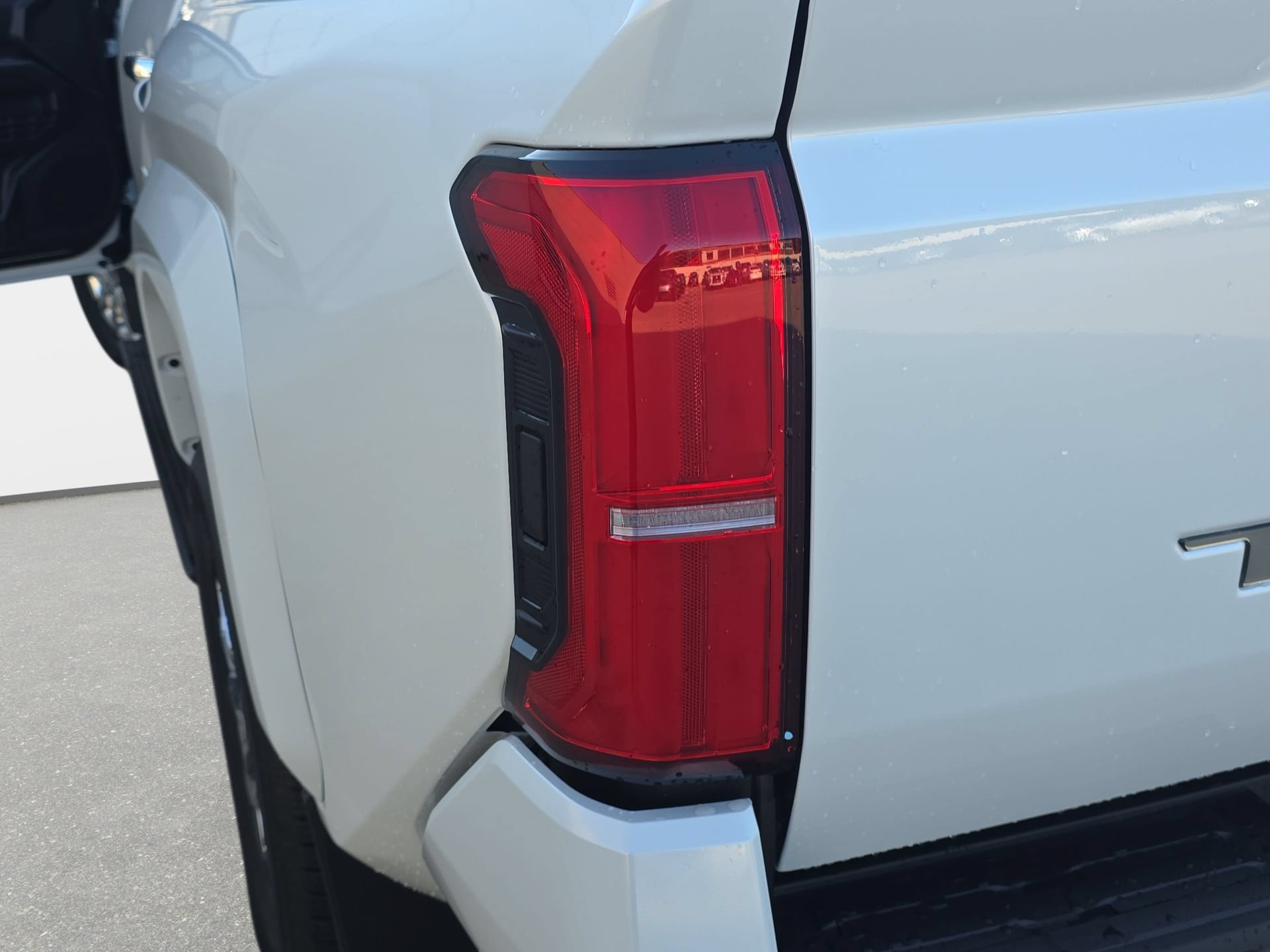 Used 2025 Toyota Tacoma Limited AWD/4WD image 32