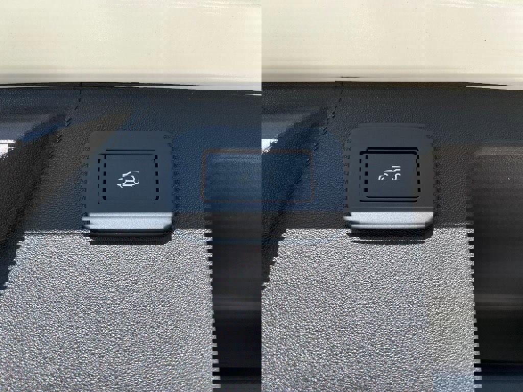 New 2025 Land Rover Discovery Sport S image 33