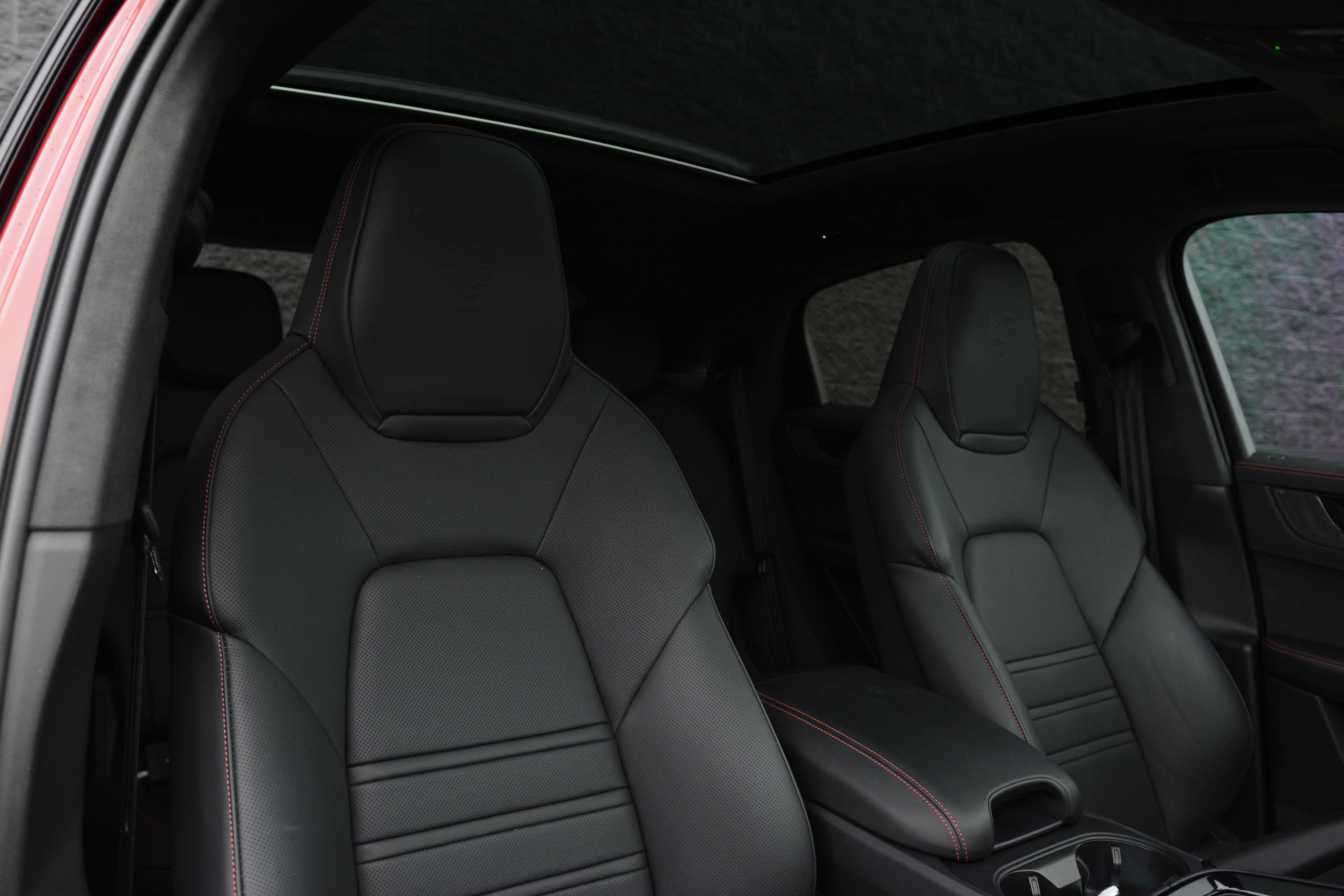 Certified 2025 Porsche Cayenne GTS AWD/4WD image 29