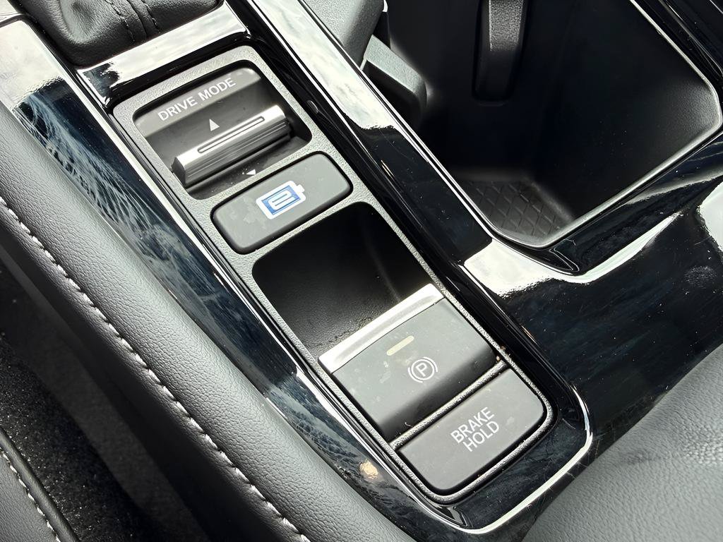 Certified 2025 Honda Accord Touring image 31