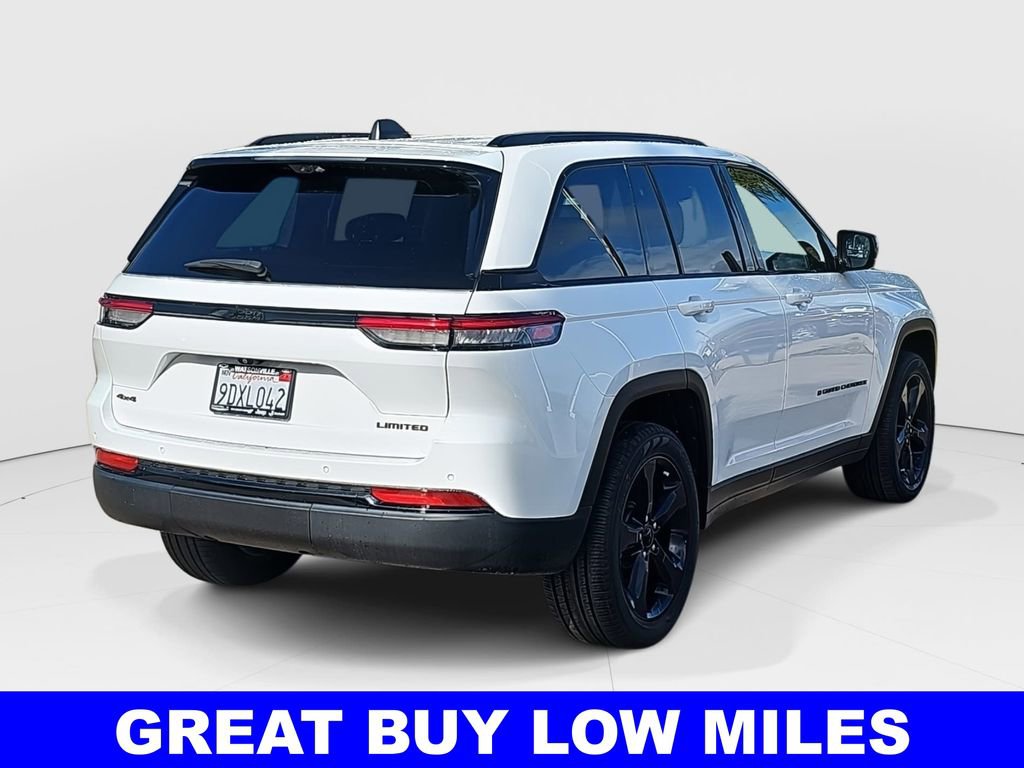 Used 2023 Jeep Grand Cherokee Limited w/ Luxury Tech Group II image 3