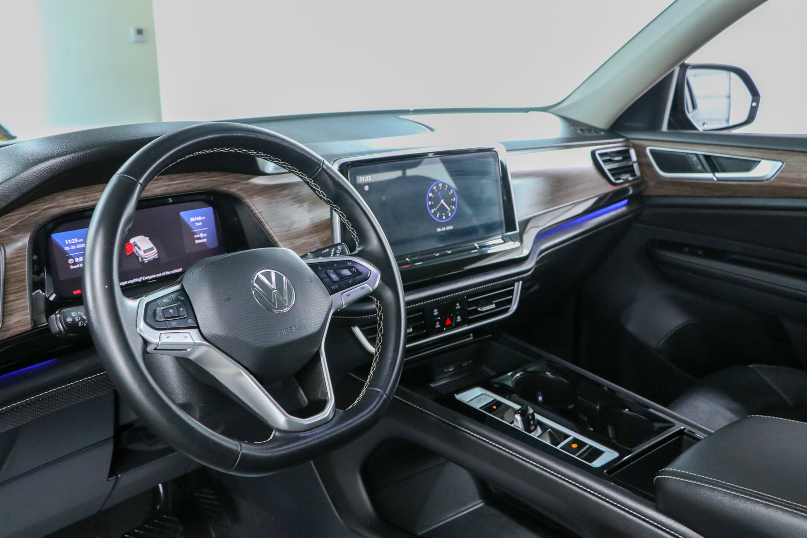 Used 2024 Volkswagen Atlas SEL AWD/4WD image 23