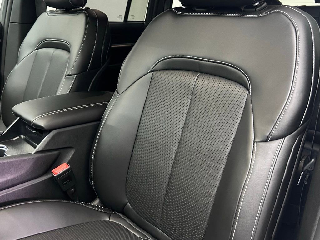 New 2025 Jeep Grand Cherokee Limited w/ Luxury Tech Group II image 17