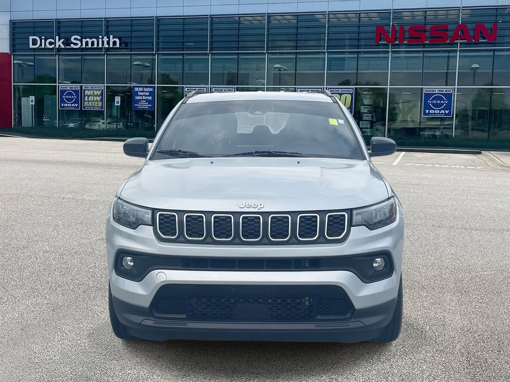 Used 2024 Jeep Compass Latitude image 2