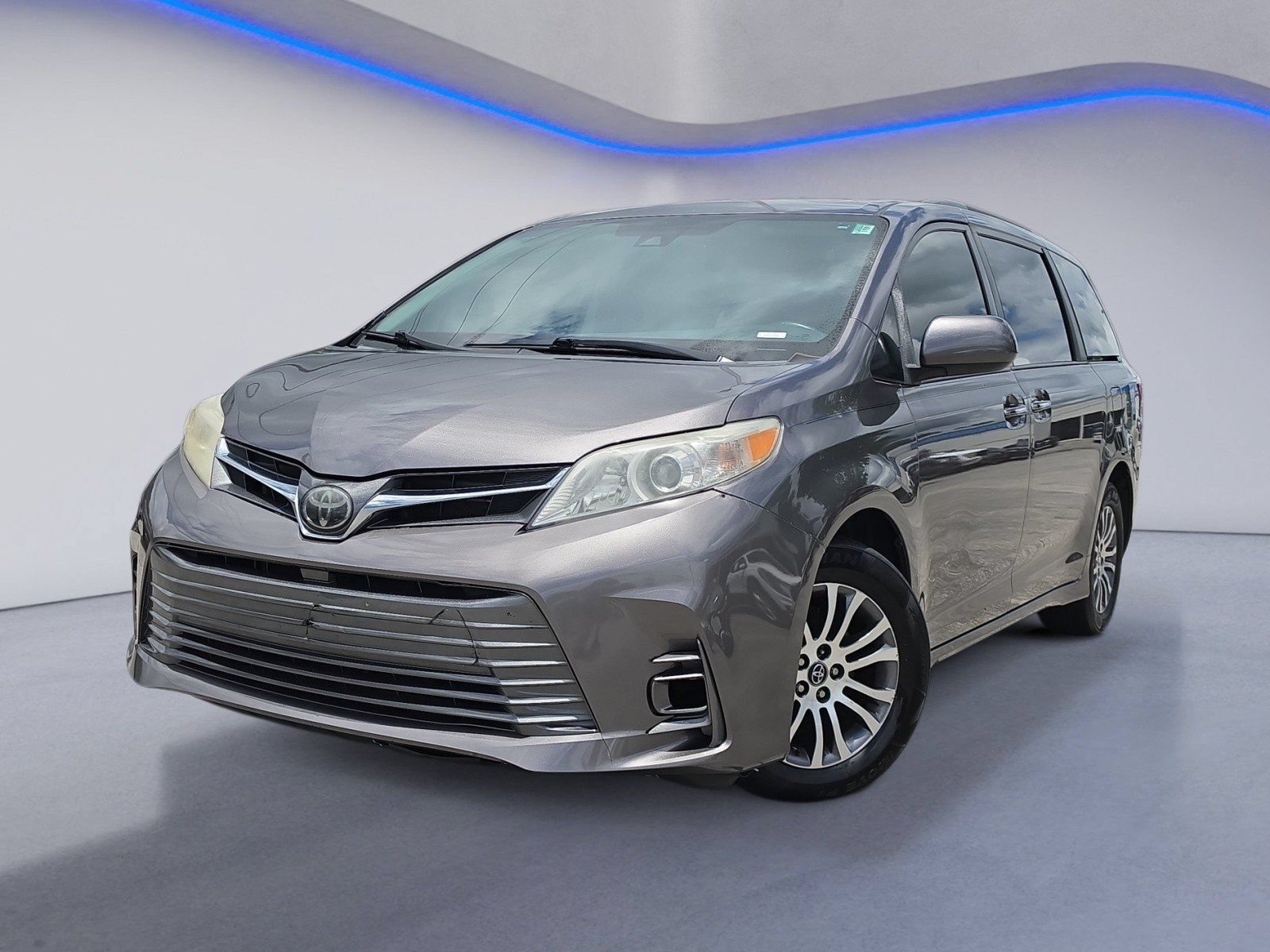 Used 2020 Toyota Sienna XLE Premium FWD video 2