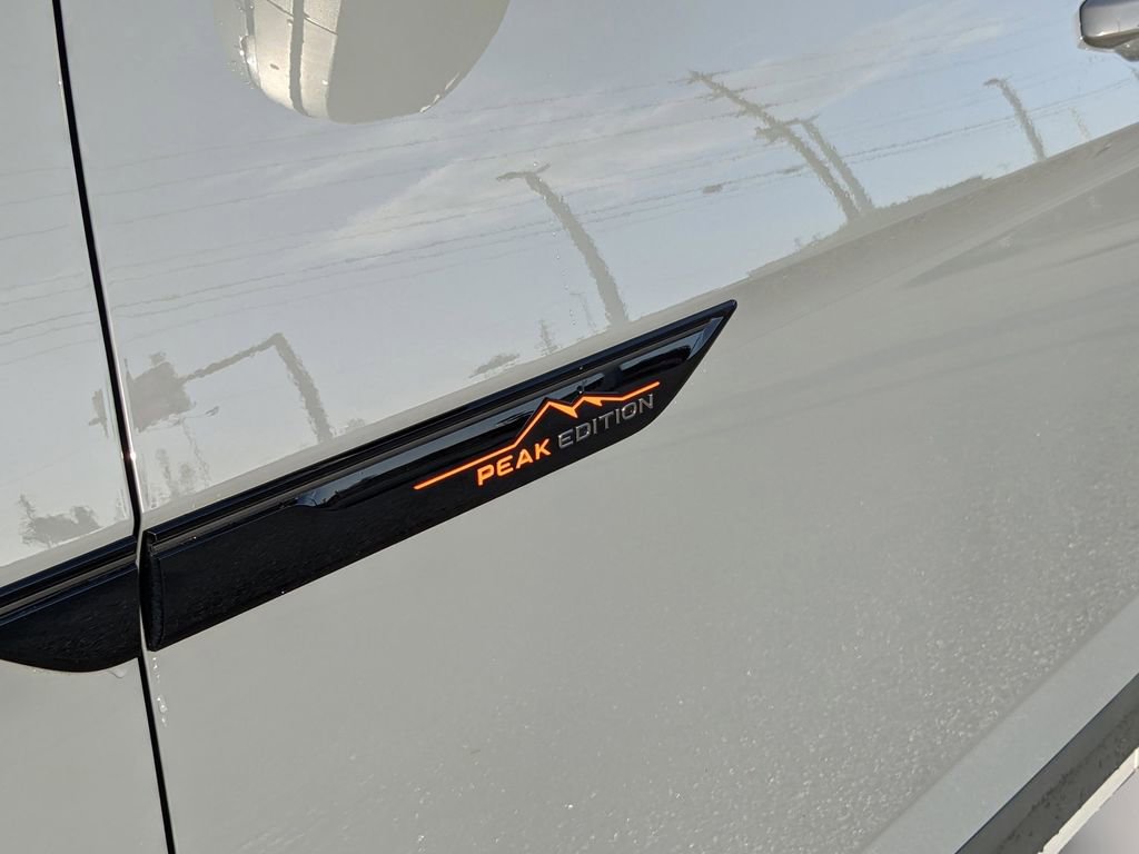 Certified 2025 Volkswagen Atlas Peak Edition SE AWD/4WD image 8
