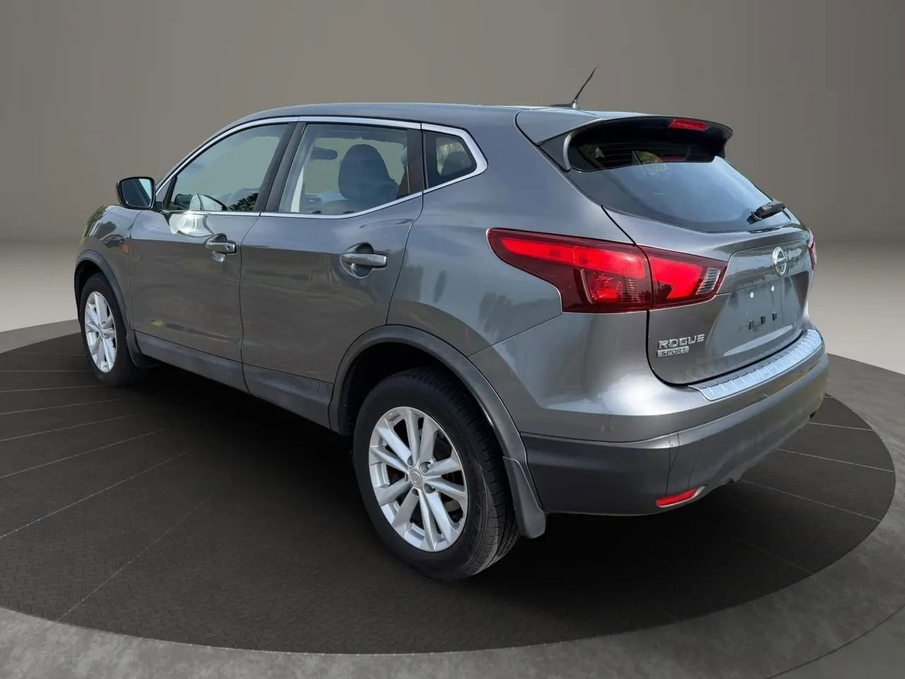 Used 2018 Nissan Rogue Sport S w/ S Appearance Package FWD image 7