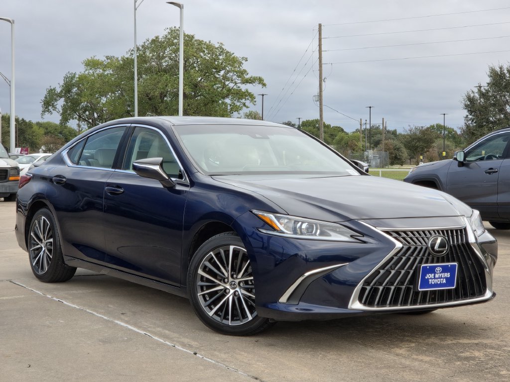 Used 2024 Lexus ES 350 w/ Premium Package FWD image 2