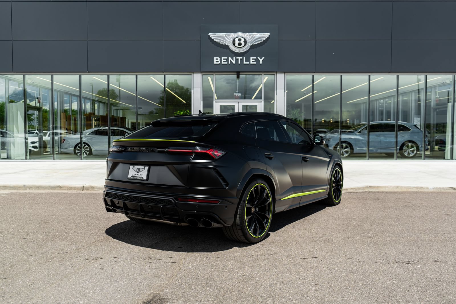 Used 2022 Lamborghini Urus AWD/4WD image 3