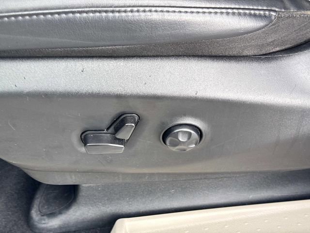 Used 2023 Chrysler Pacifica Touring-L FWD image 28