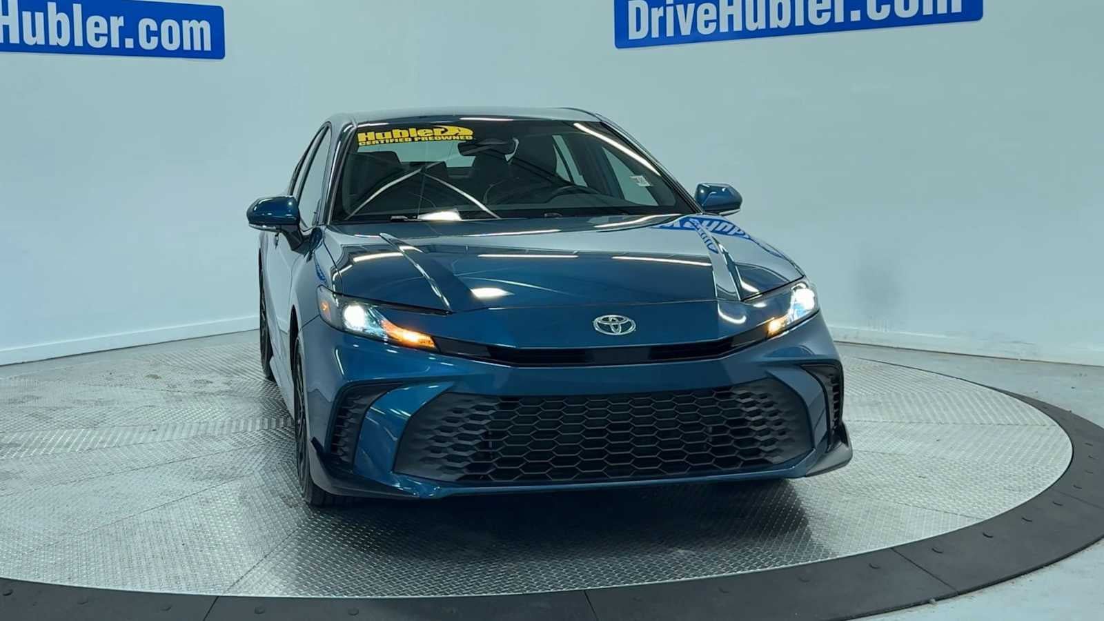 Used 2025 Toyota Camry SE w/ Convenience Package FWD image 2