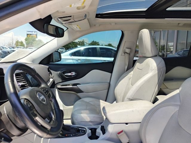 Used 2019 Jeep Cherokee Limited w/ Trailer Tow Group AWD/4WD image 13