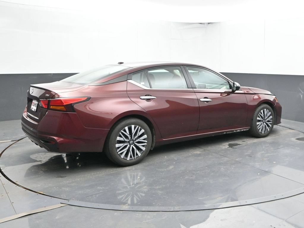 Used 2024 Nissan Altima 2.5 SV FWD image 3