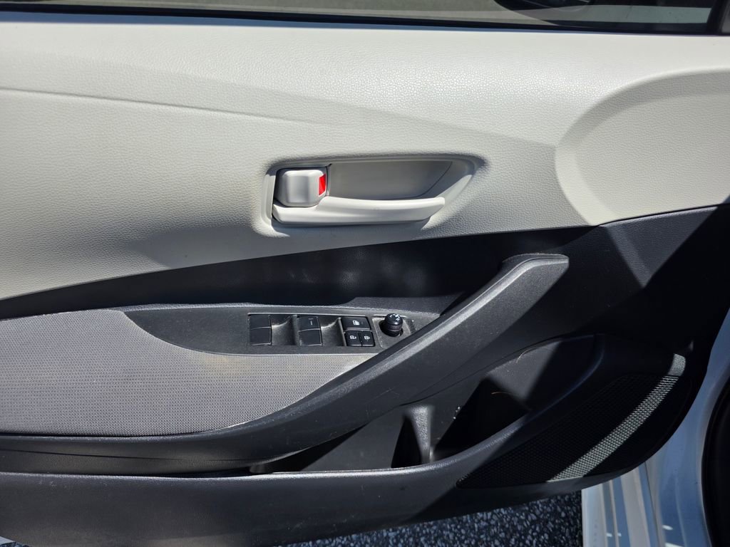 Used 2023 Toyota Corolla LE FWD image 8