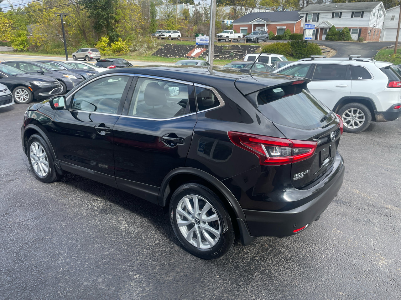 Used 2022 Nissan Rogue Sport S image 9