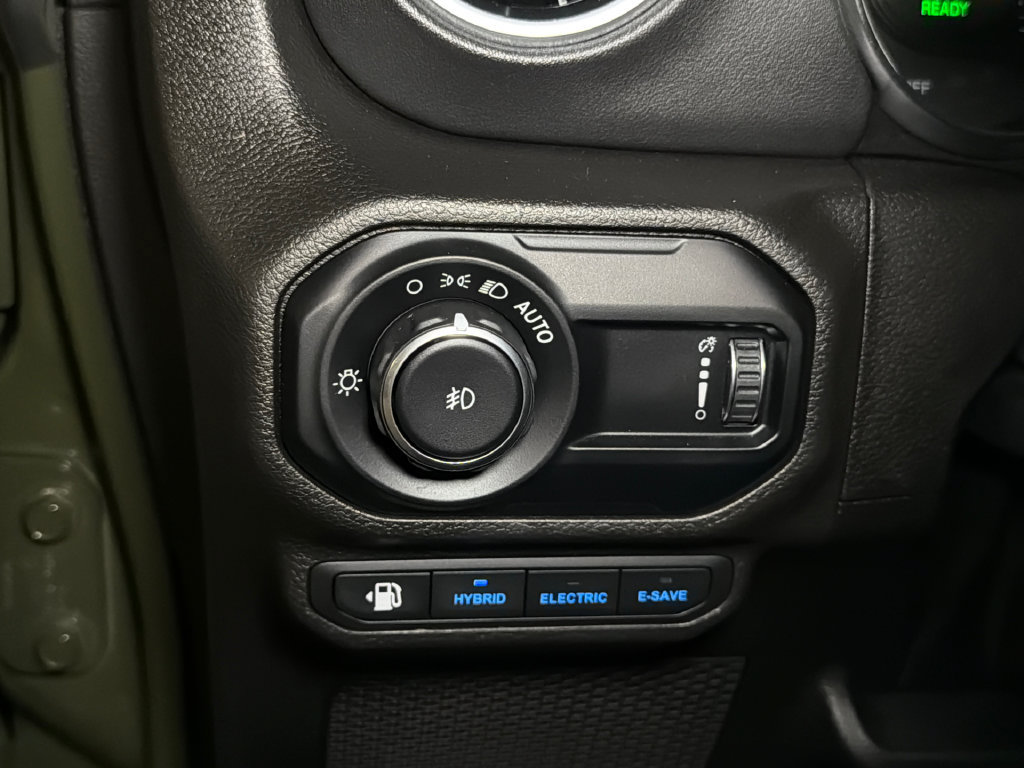 Used 2023 Jeep Wrangler Unlimited Sahara w/ Cold Weather Group AWD/4WD image 22