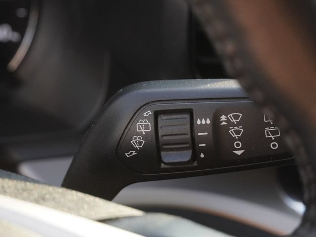 Used 2021 Ford Explorer XLT RWD image 32
