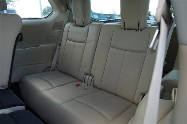 Used 2018 Nissan Pathfinder Platinum image 16