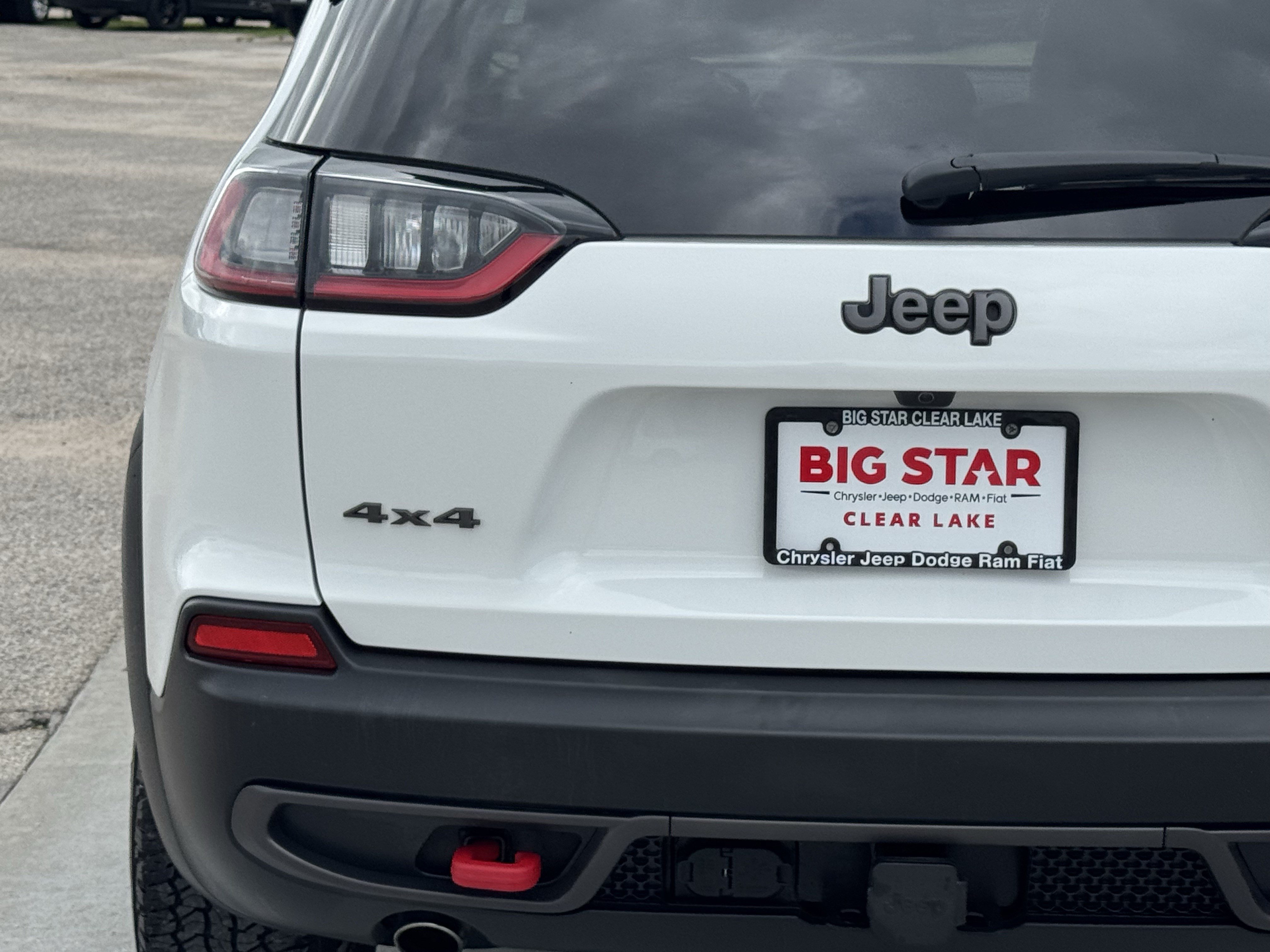 Used 2022 Jeep Cherokee Trailhawk w/ Comfort/Convenience Group AWD/4WD image 11