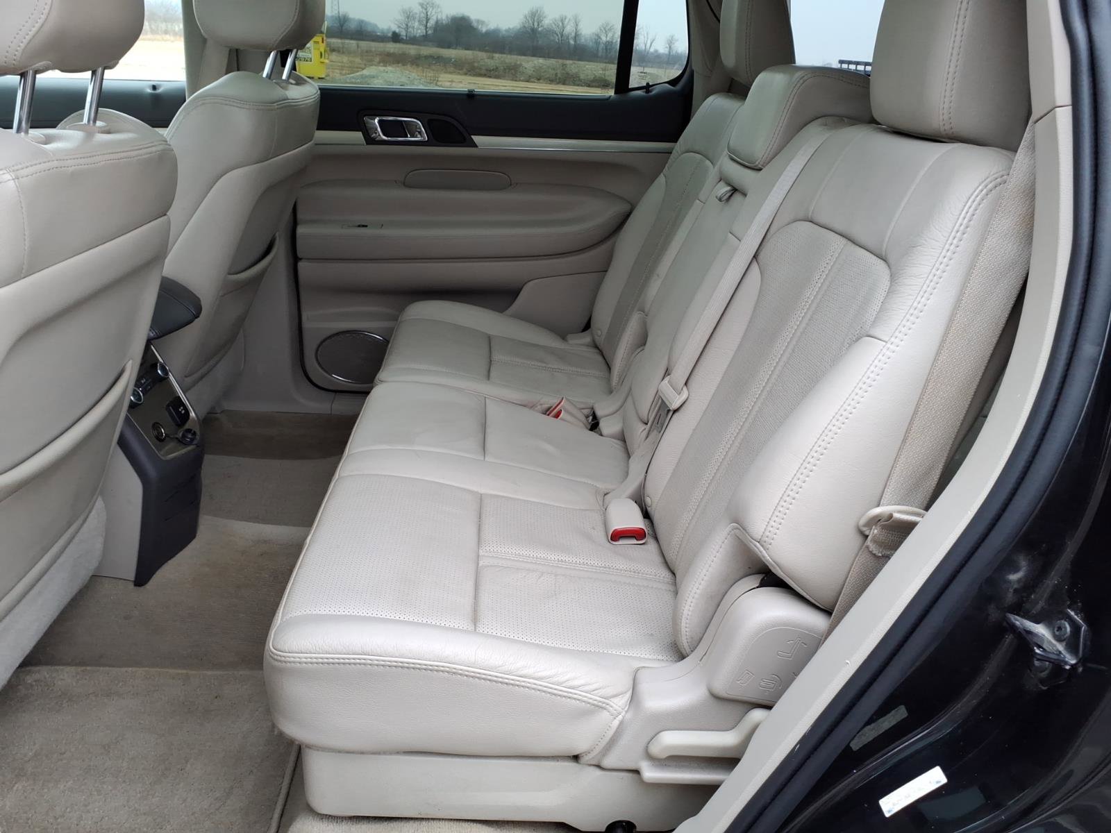 Used 2012 Lincoln MKT AWD image 10