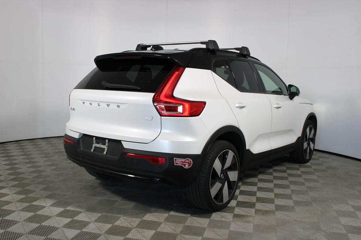 Used 2023 Volvo XC40 Recharge Ultimate AWD/4WD image 6