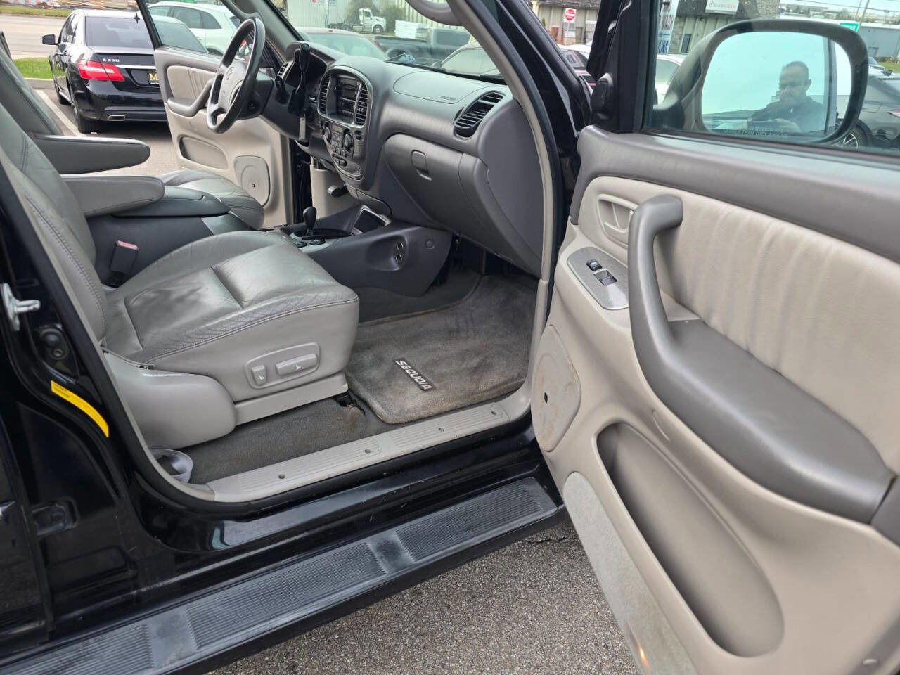 Used 2004 Toyota Sequoia Limited image 38