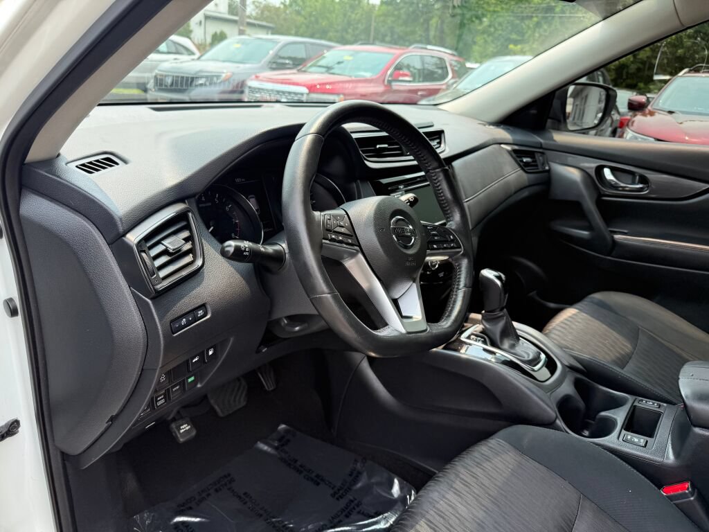 Used 2018 Nissan Rogue SV w/ Premium Package AWD/4WD image 11