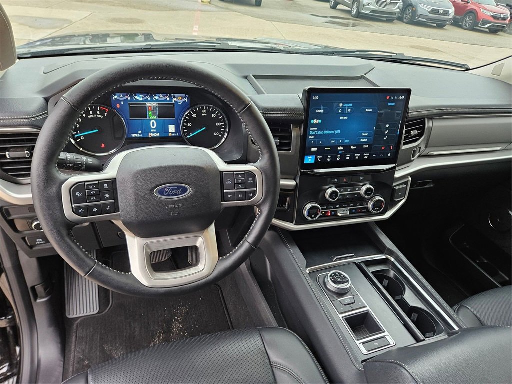 Used 2024 Ford Expedition XLT image 19