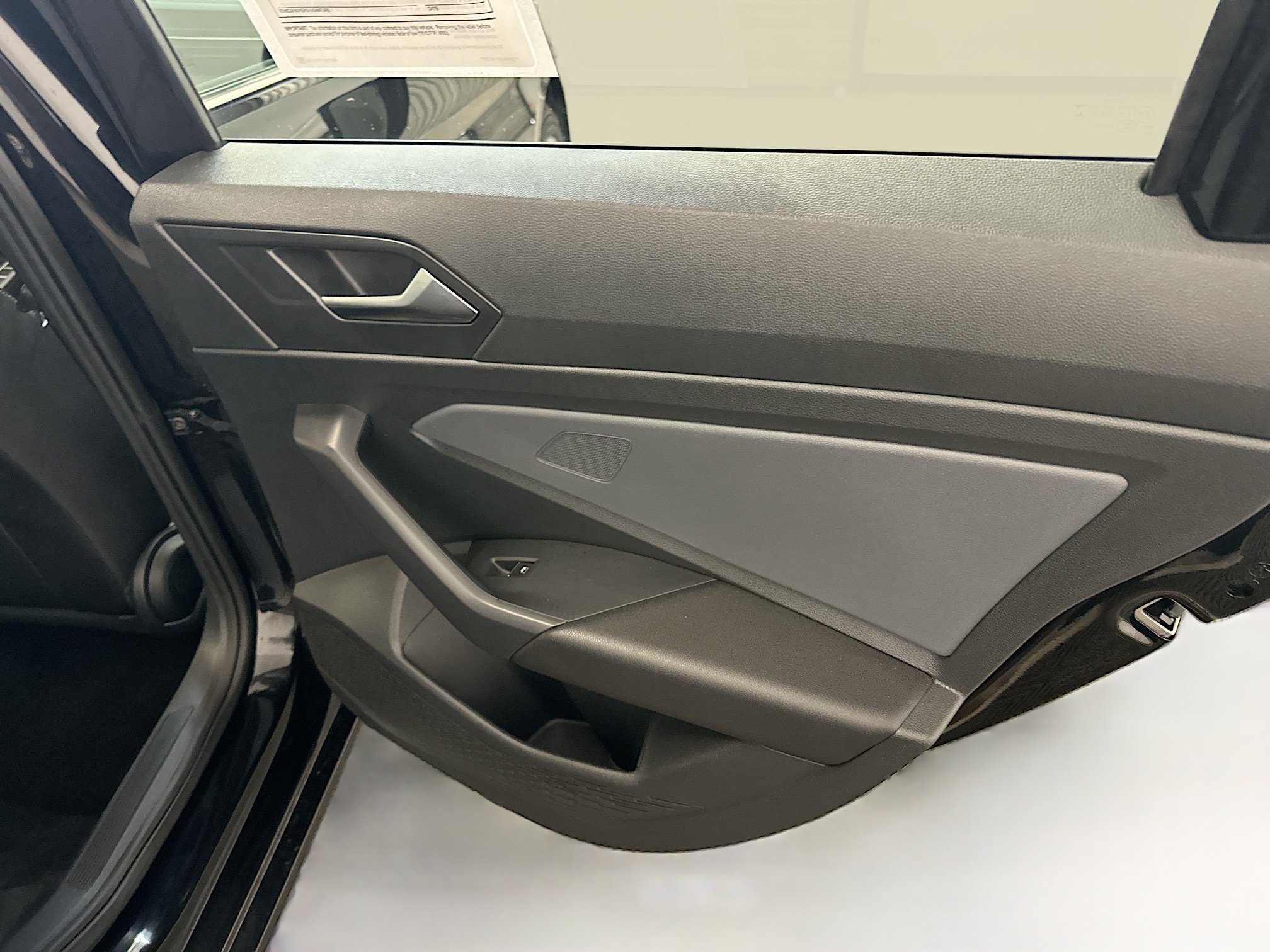 Used 2025 Volkswagen Jetta SE FWD image 31
