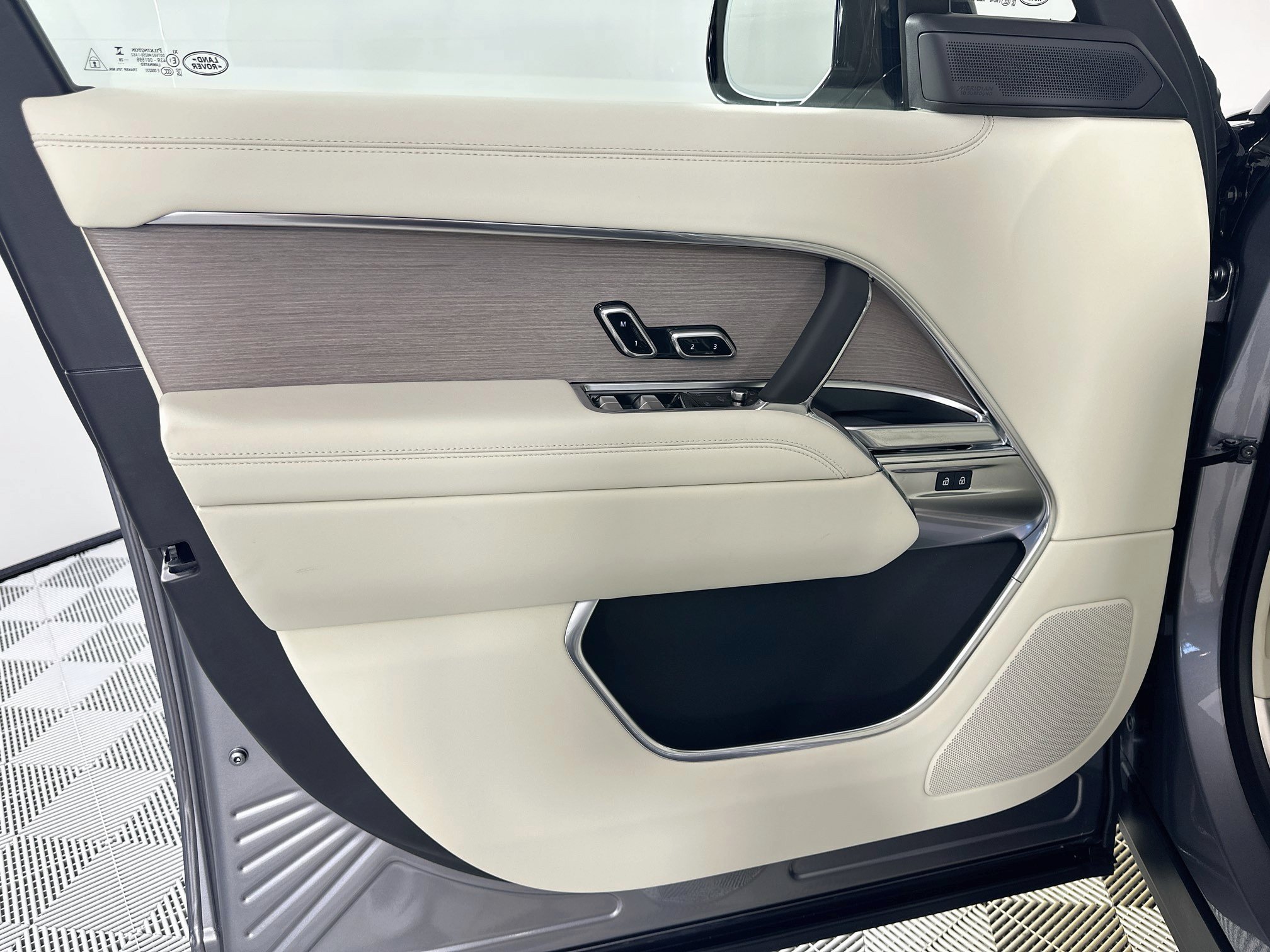 New 2026 Land Rover Range Rover SE AWD/4WD image 14