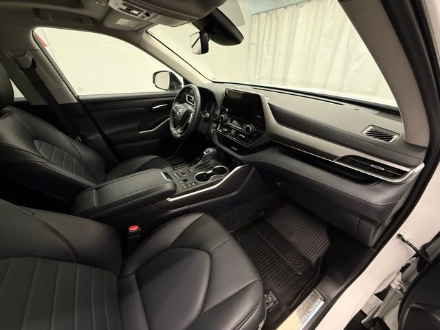 Used 2023 Toyota Highlander XLE image 10