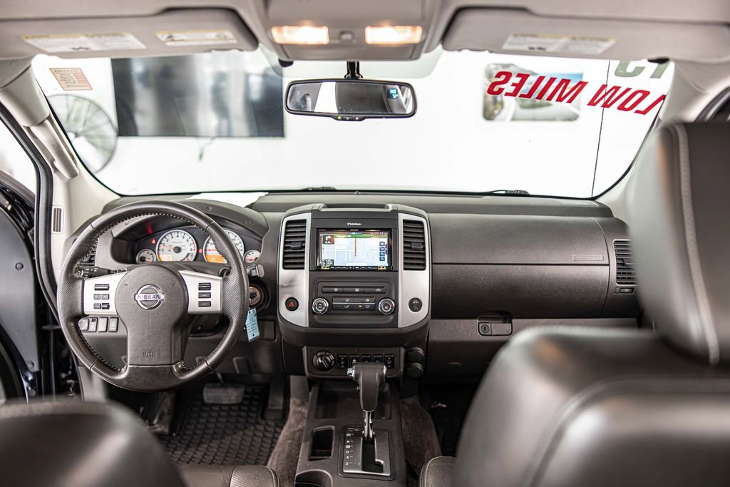 Used 2015 Nissan Xterra PRO-4X w/ Pro-4x Leather Package AWD/4WD image 34