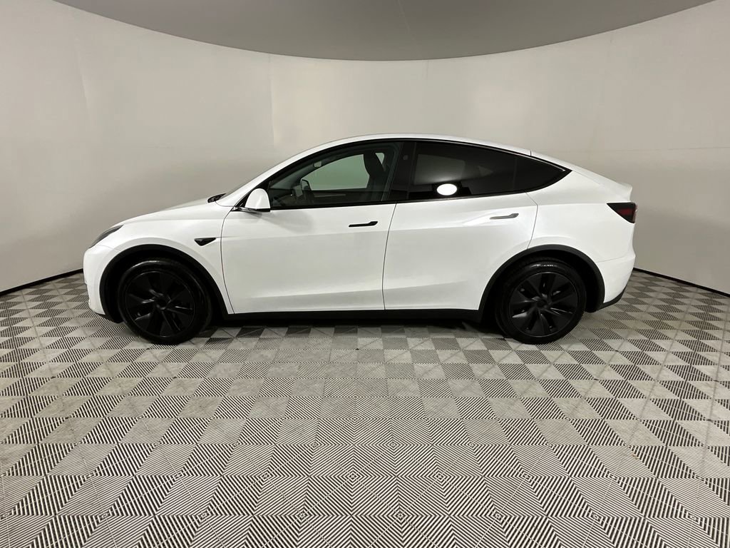 Used 2024 Tesla Model Y Long Range AWD/4WD image 2