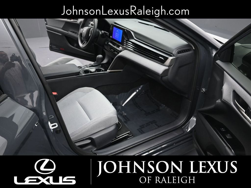 Used 2025 Toyota Camry Hybrid image 15