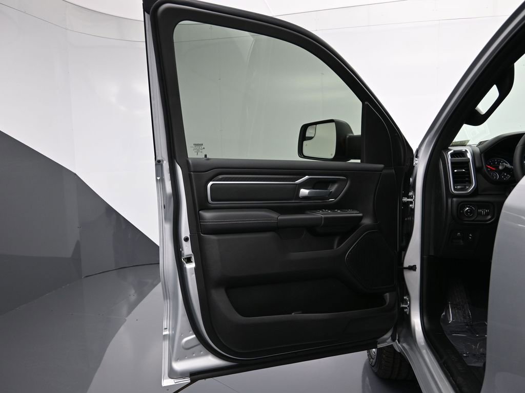 New 2026 RAM 1500 4x4 Crew Cab image 11