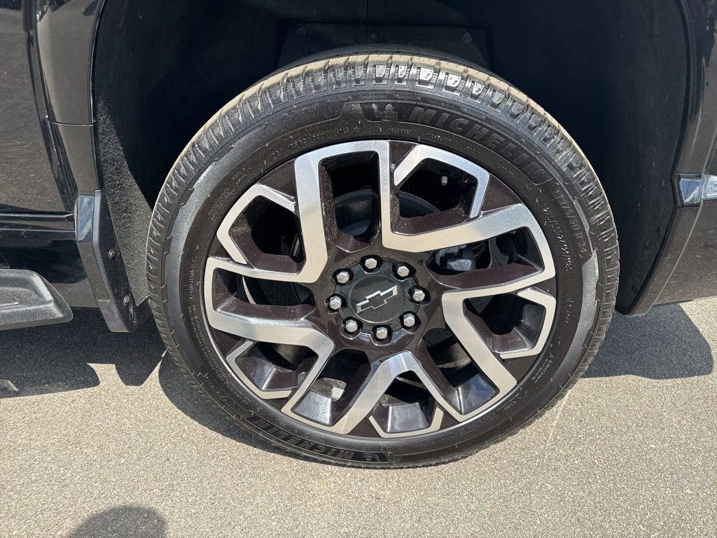 Used 2024 Chevrolet Silverado EV RST AWD/4WD image 34