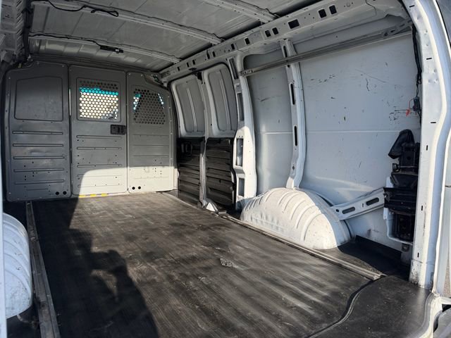 Used 2017 Chevrolet Express 2500 RWD image 31