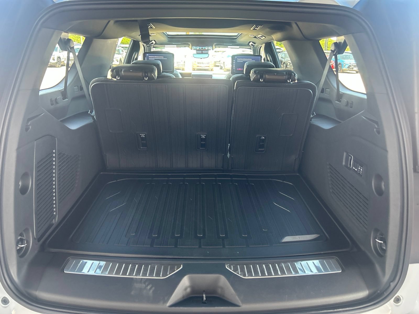 New 2026 GMC Yukon XL Denali Ultimate w/ LPO, Floor Liner Package AWD/4WD image 14