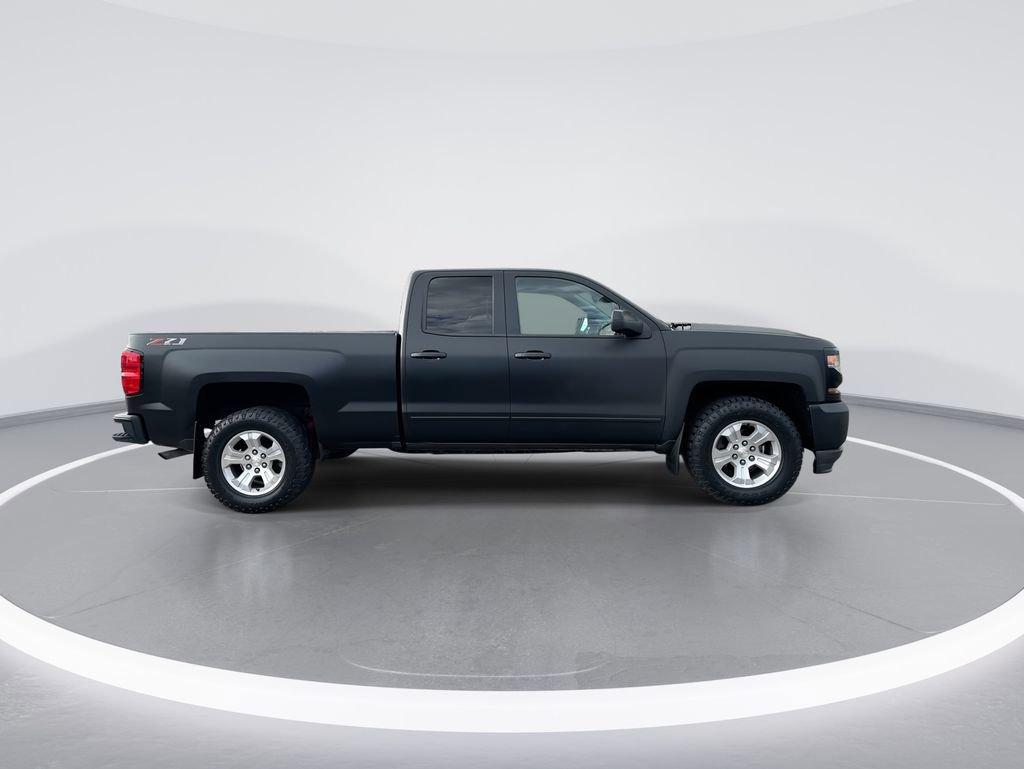 Used 2018 Chevrolet Silverado 1500 LT w/ All Star Edition image 9