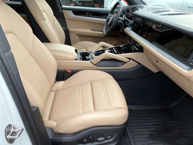 Used 2024 Porsche Cayenne image 25