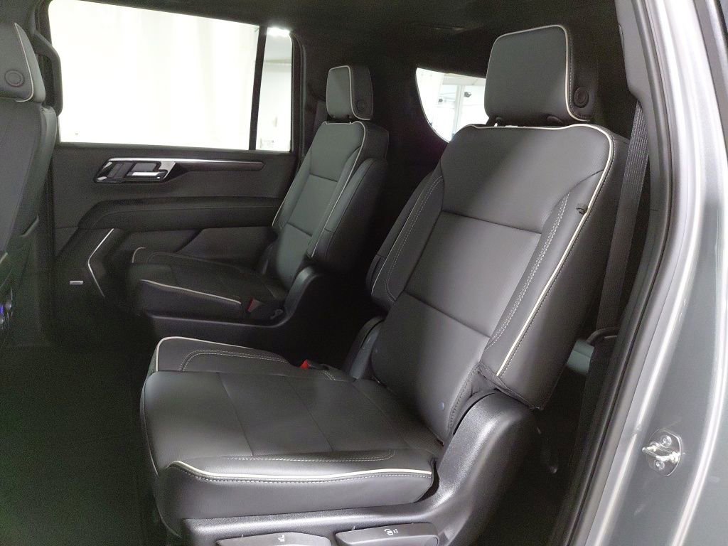 New 2026 Chevrolet Suburban Premier AWD/4WD image 18