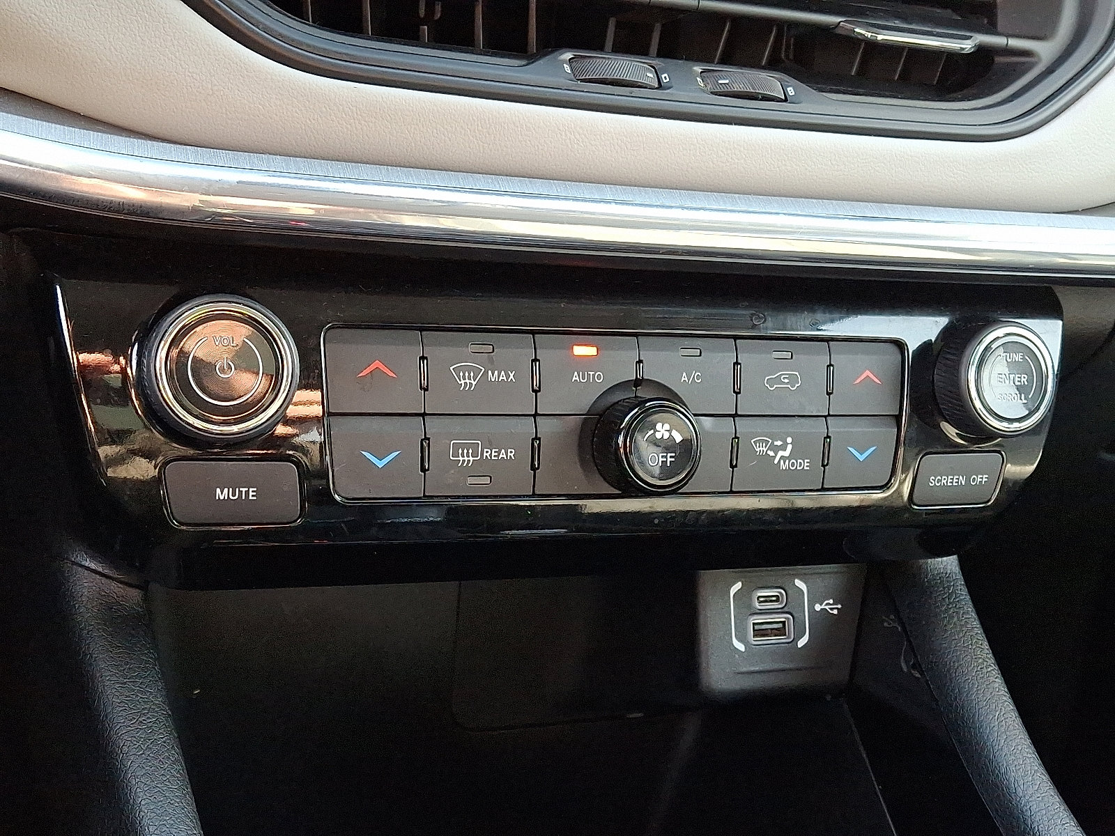 Used 2022 Jeep Compass Limited image 16