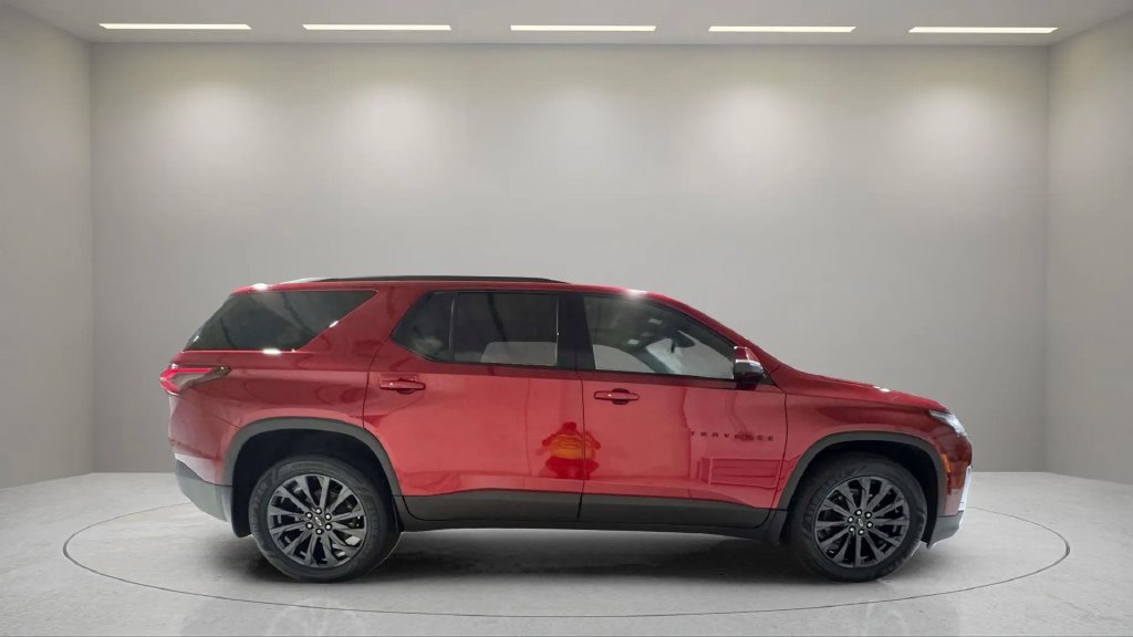 Used 2023 Chevrolet Traverse RS w/ LPO, Floor Liner Package AWD/4WD image 2
