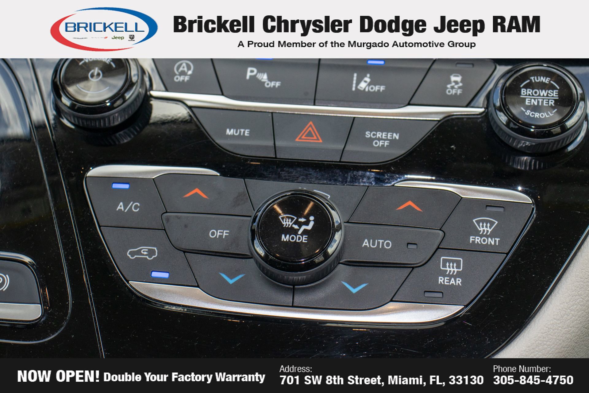 Used 2024 Chrysler Pacifica Touring-L FWD image 23
