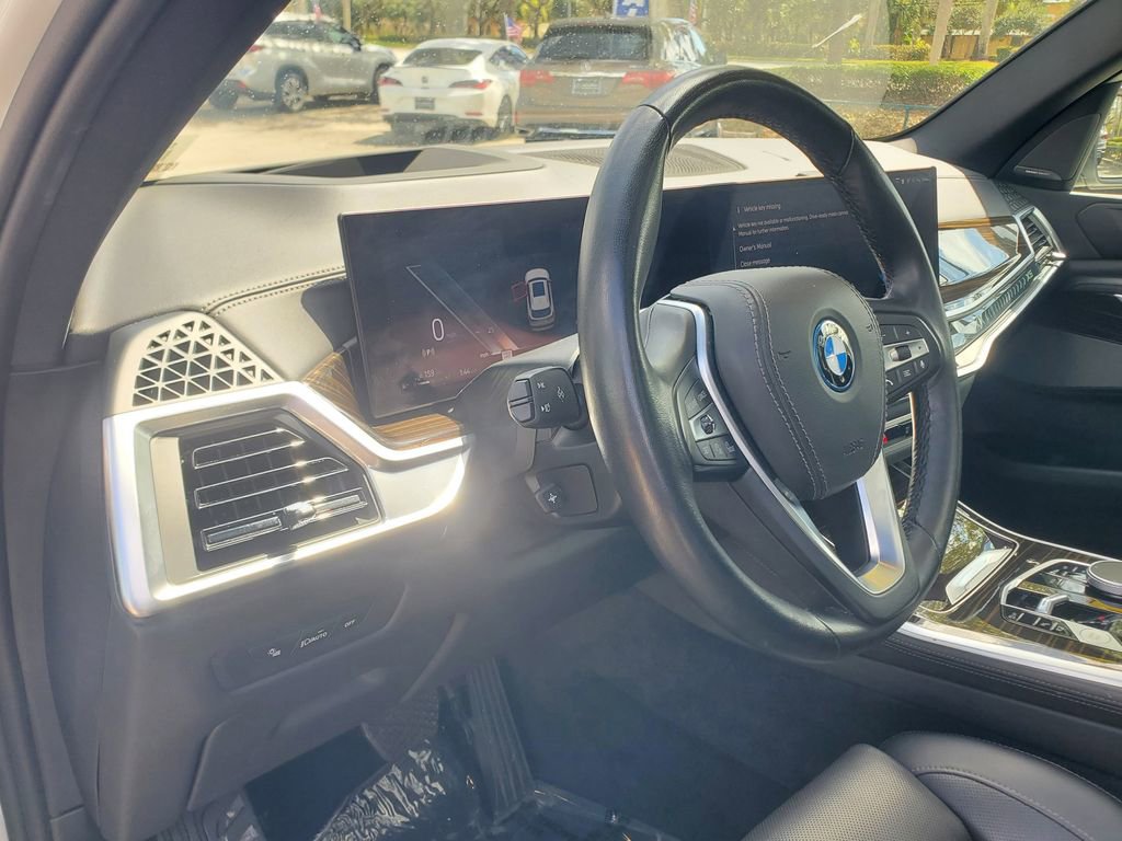 Used 2025 BMW X5 xDrive50e image 15