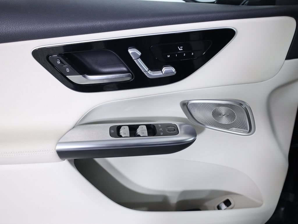 Used 2026 Mercedes-Benz GLC 300 4MATIC image 9